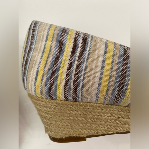 Kelly & Katie Blue Yellow Striped Canvas Peep Toe Bow embellished Wedge Heels - Picture 2 of 10